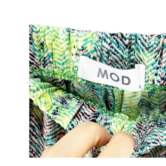MOD On Trend Green Stripe Print Flowy Casual Shorts Sz M Elastic Pull On Waist - Picture 4 of 4